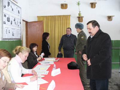 18.32 Глава Шумерлинского района В.А.Мурашкин побывал во всех избирательных участках
